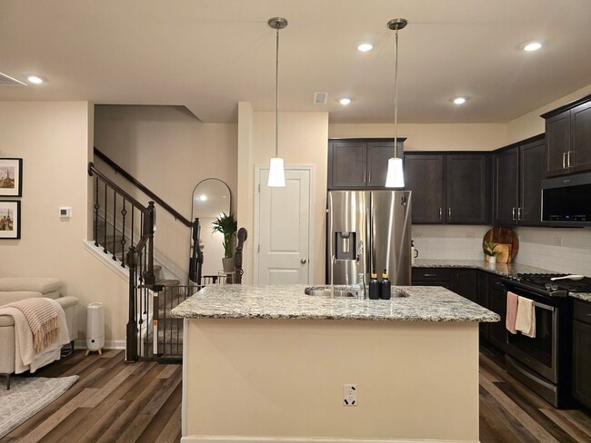 Building Photo - Spacious 3-Bed / 2.5-Bath Townhome near RTP! FREE TV & INTERNET! Reverse Osmosis Purification Sys...