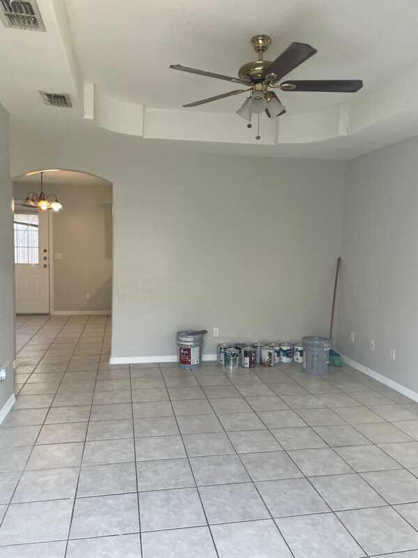 Building Photo - 717 S O' Hare Dr