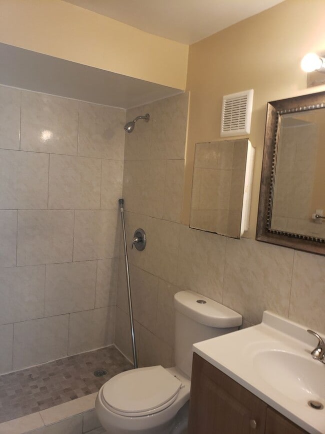 Building Photo - m56901