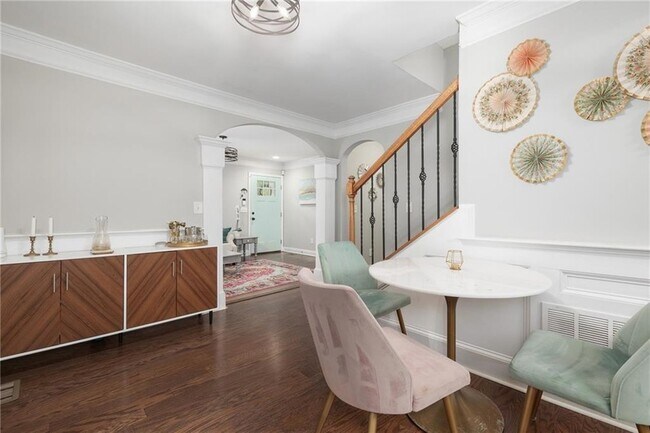 Building Photo - 365 S Howard St SE