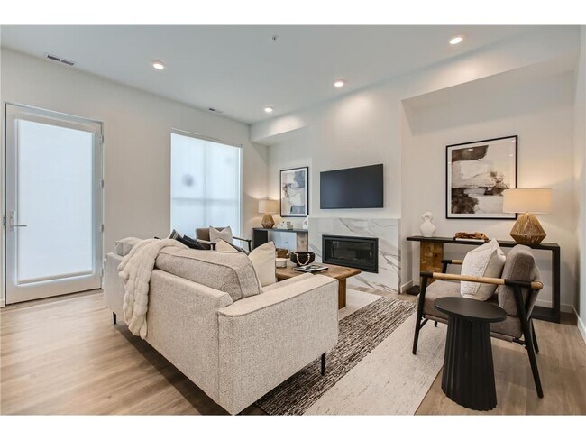 Building Photo - 4 West Dr