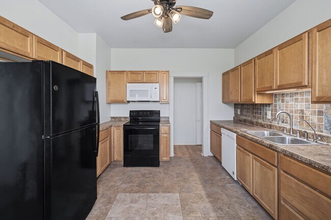 Building Photo - 3 Bedroom, 1 Bathroom Rural Home for Rent – Farmer City, IL