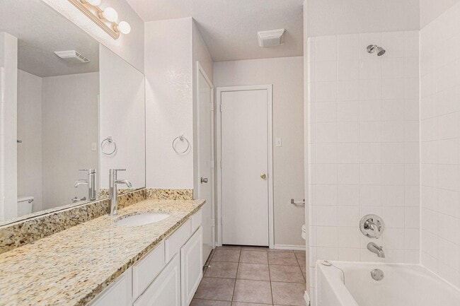 Building Photo - Discover your new home in this spacious 3-bedroom, 2-bath duplex located in the charming city of ...