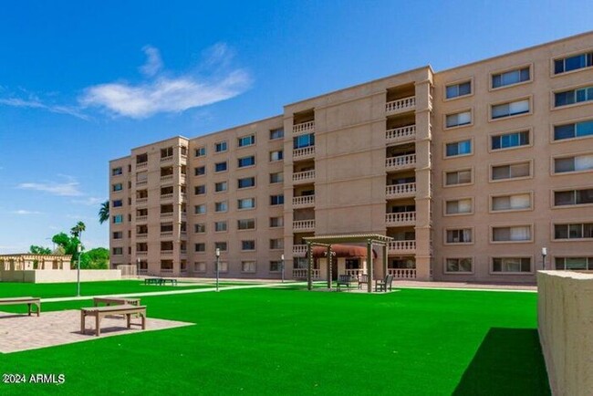 Building Photo - Lovely Scottsdale Shadows Rental