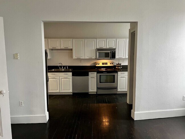 Building Photo - 304 Main St