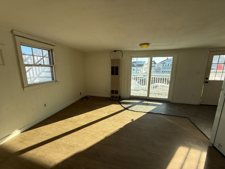 Building Photo - 190 Ashworth Ave