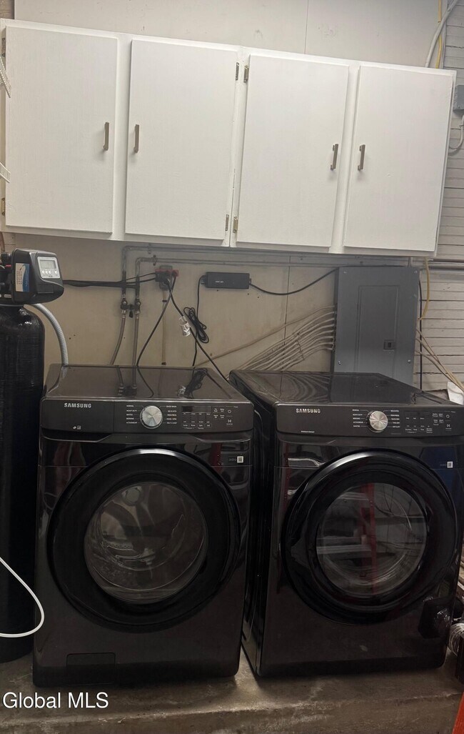 Building Photo - 1412 River Rd