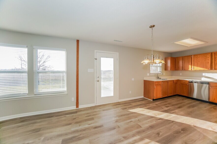 Building Photo - 333 Sunburst Ln