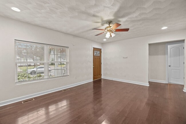 Building Photo - Beautiful Spacious Home for Rent in Norfolk!