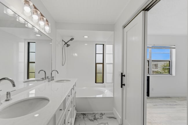 Building Photo - 9233 SW 8th St