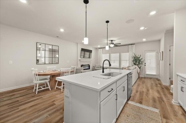 Building Photo - 299 Summit Dr W