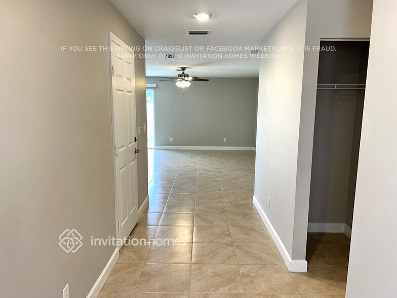 Building Photo - 2677 SW Fair Isle Rd