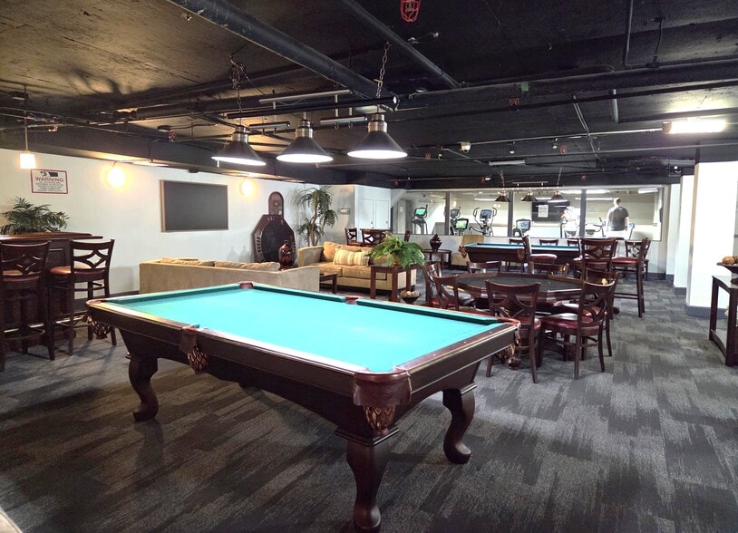 lounge - 10982 Roebling Ave