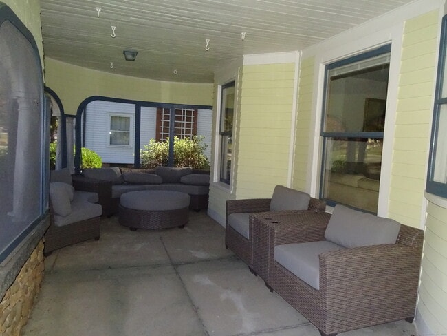 Building Photo - 101 S Main St