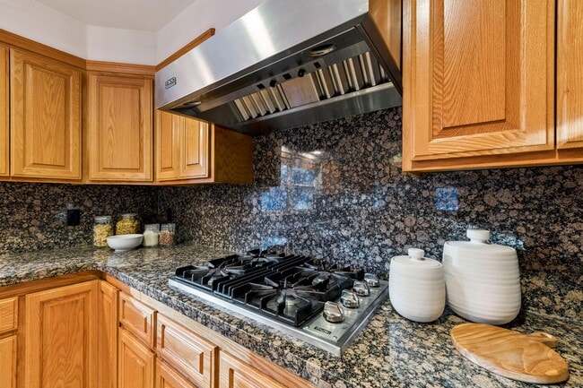 Building Photo - 926 Tanglewood Dr