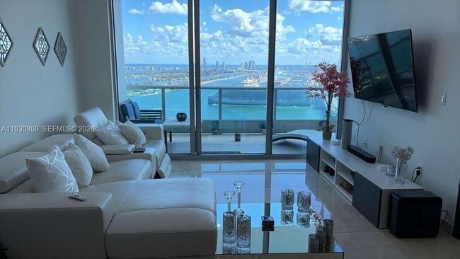 Building Photo - 900 Biscayne Blvd