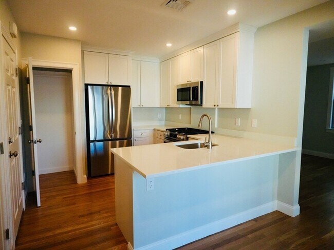 Building Photo - 59 7th St