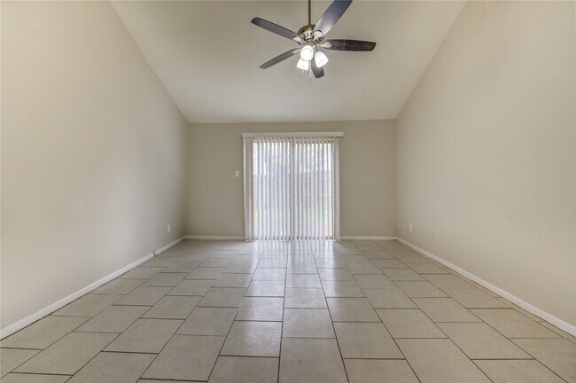 Building Photo - 12327 Fairmeadow Dr