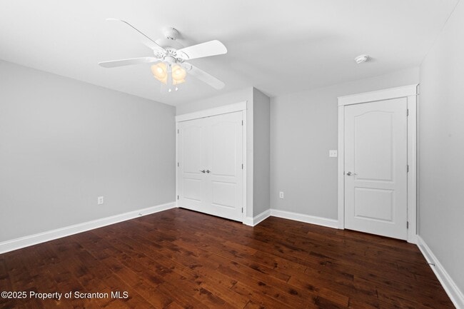 Building Photo - 15 Maple Leaf Dr