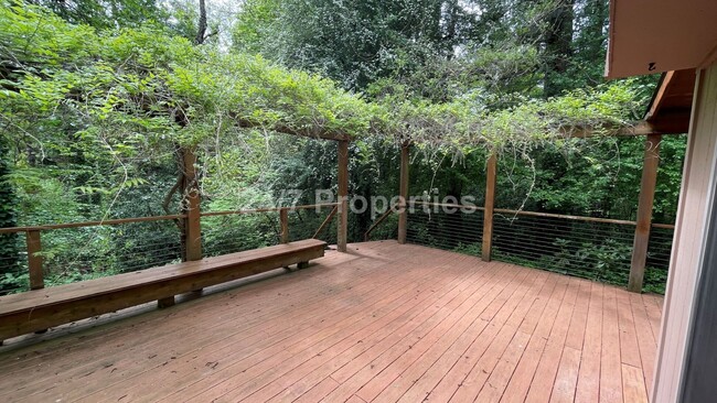Building Photo - Stunning Home in Tranquil SW Neighborhood