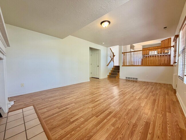 Building Photo - 717 E Hundley Hvn Cir
