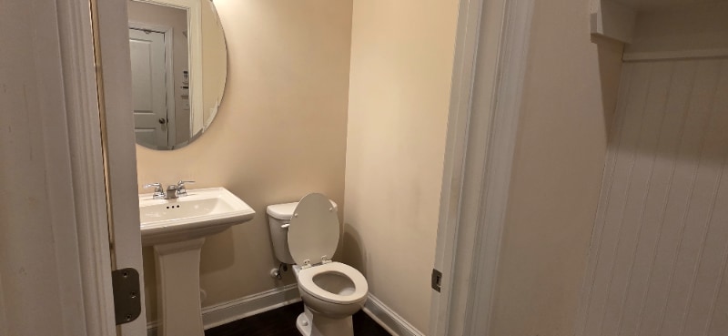 Building Photo - 1045 Benay Rd