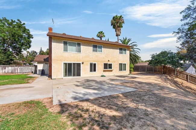 Building Photo - Canyon Crest Home