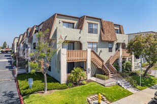 Building Photo - Alva Gardens