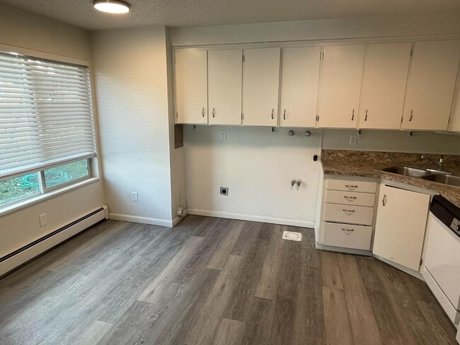 Building Photo - 850 E 275 N