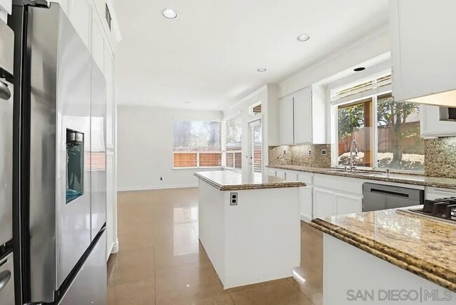Building Photo - 1100 Corrales Ln