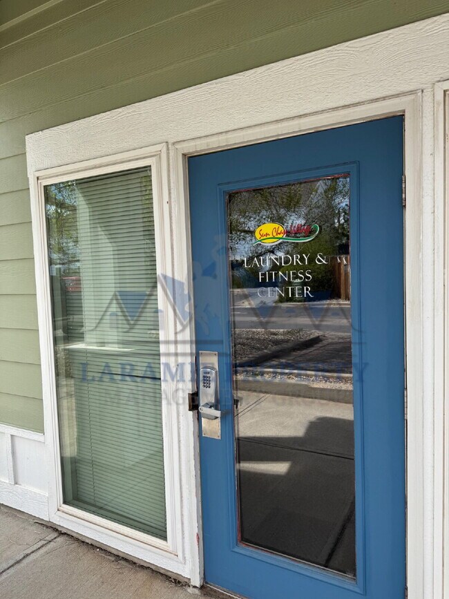 Building Photo - 3 Bed 2 Bath Condo