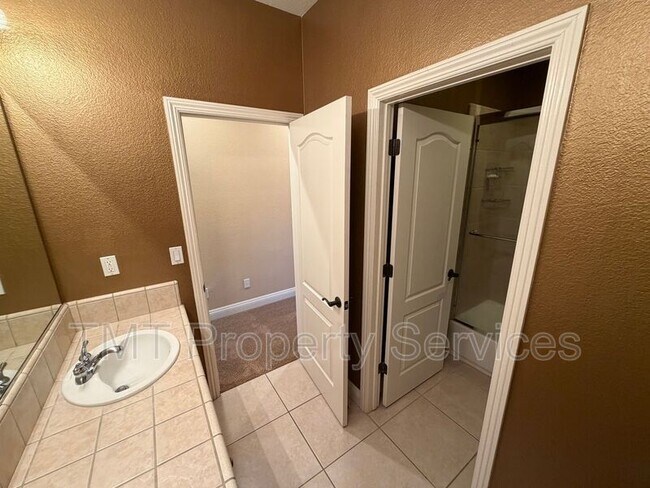 Building Photo - 6832 Salvaterra Cir