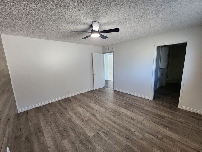 Building Photo - Beautiful Newly Renovated 3 Bedroom 2 Bath...