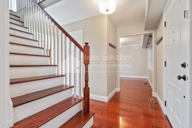 Building Photo - 2511 Kitmore Ln