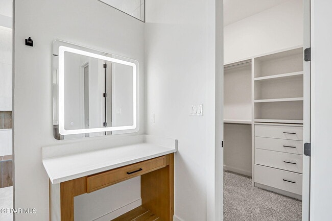 Building Photo - 832 Eltham Dr