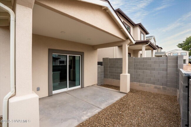 Building Photo - 720 E Mingus Ave