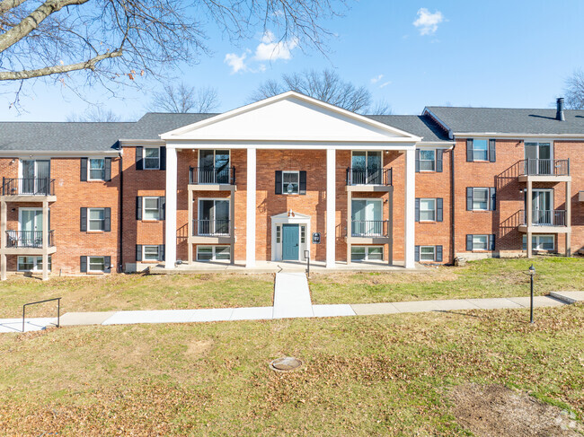 Building Photo - The Reserves at Talon Trace