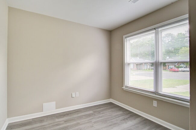Building Photo - 9621 N Cardinal Dr