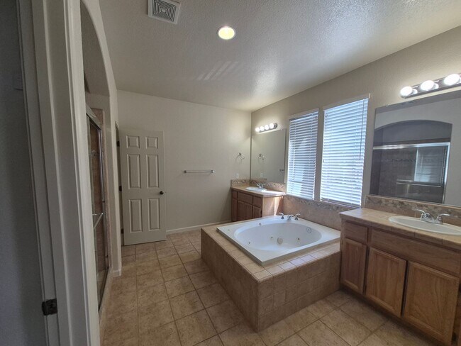 Building Photo - 2176 Catherwood Way