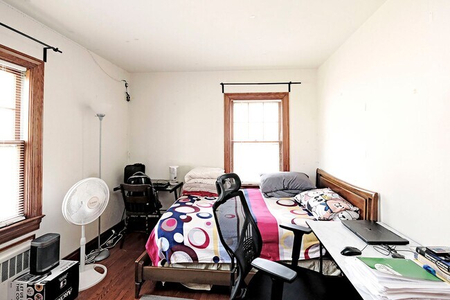 Building Photo - Spacious Fry’s Spring Home – Great Layout for Roommates