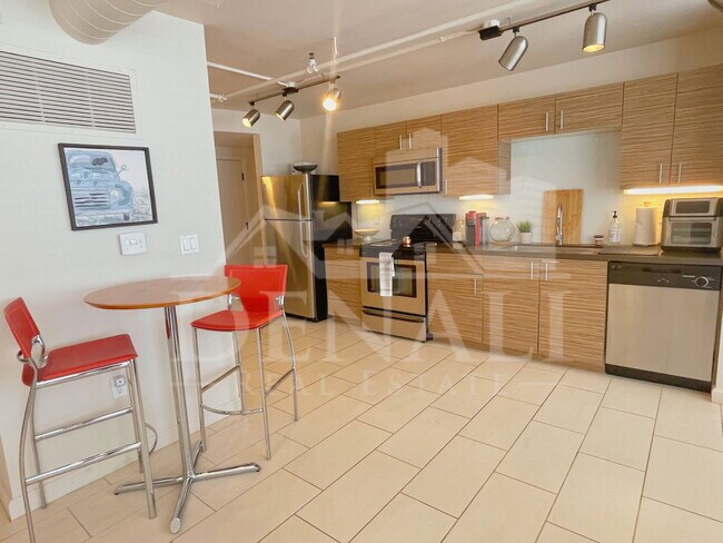 Building Photo - 535 W Thomas Rd