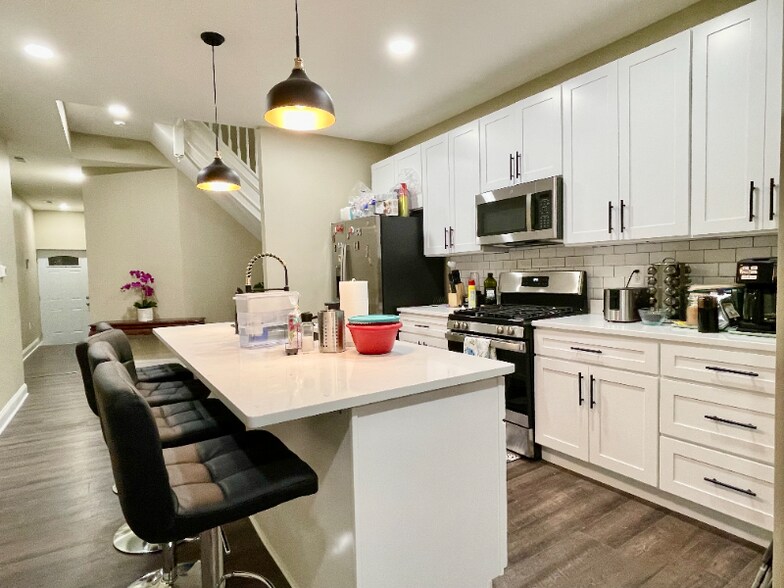 Building Photo - 2007 Boone St