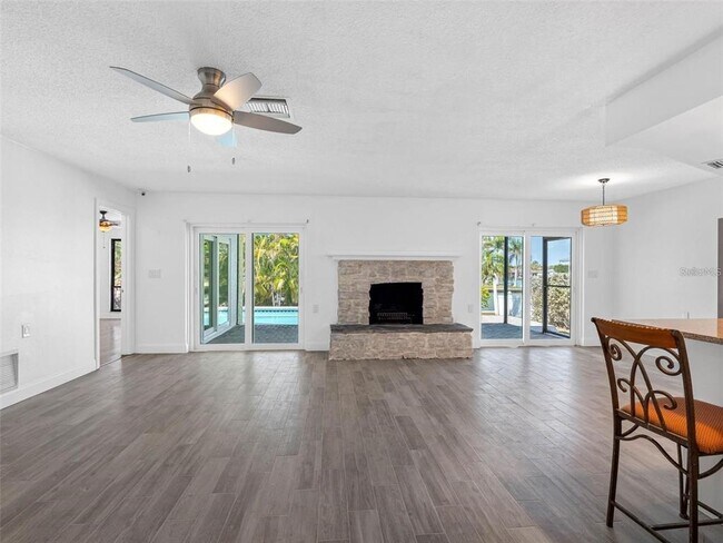 Building Photo - 562 Johns Pass Ave