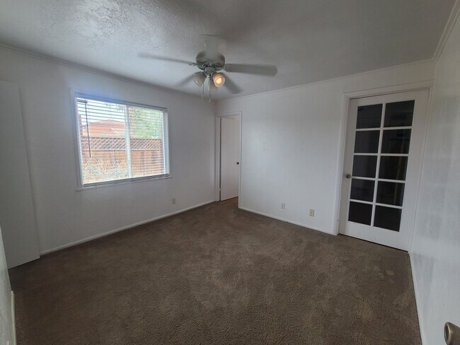 Building Photo - Beautiful 2 bedroom 2 bathroom home!