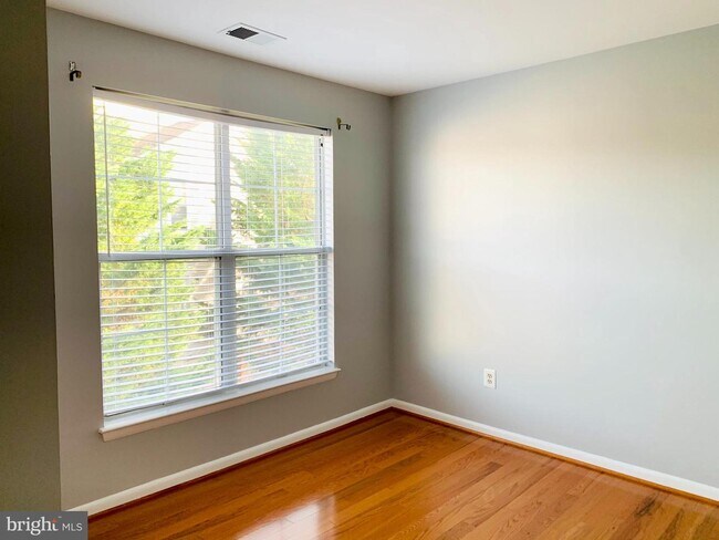 Building Photo - 18164 Royal Bonnet Cir