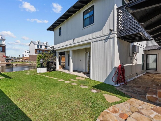 Building Photo - 107 Cedar Ln