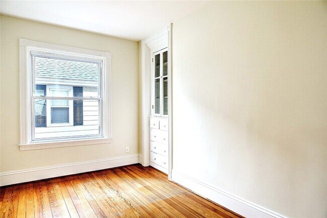 Building Photo - 139 Hunts Ave
