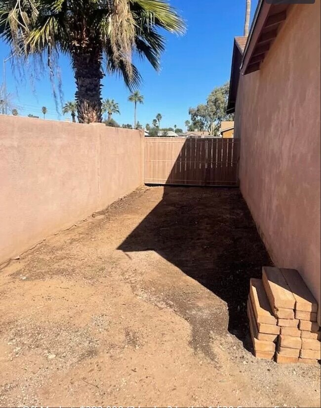 Building Photo - 4015 E Friess Dr