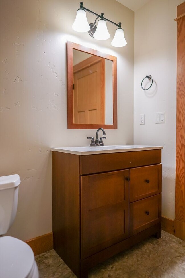 Building Photo - One Month's Free Rent