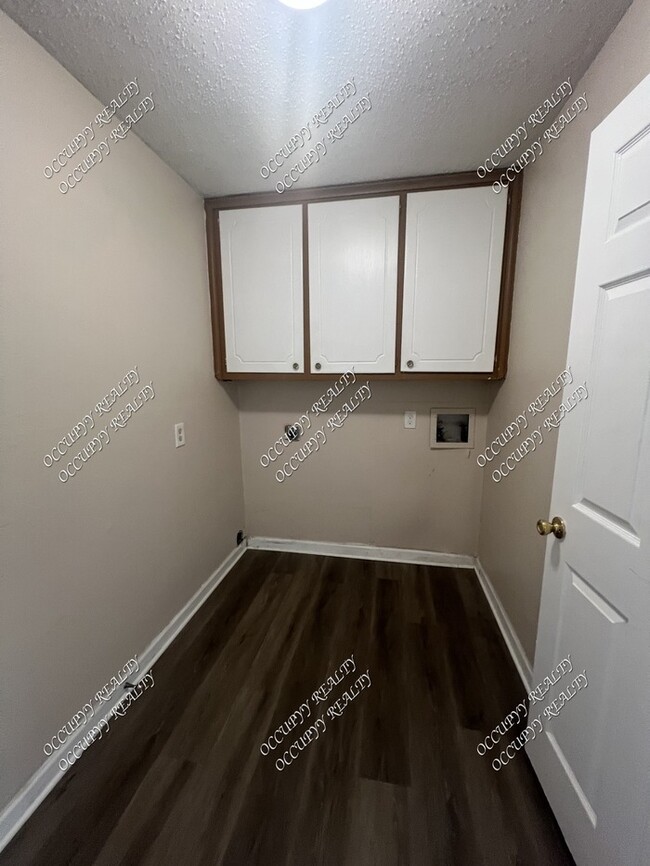 Building Photo - 361 Heirloom Dr